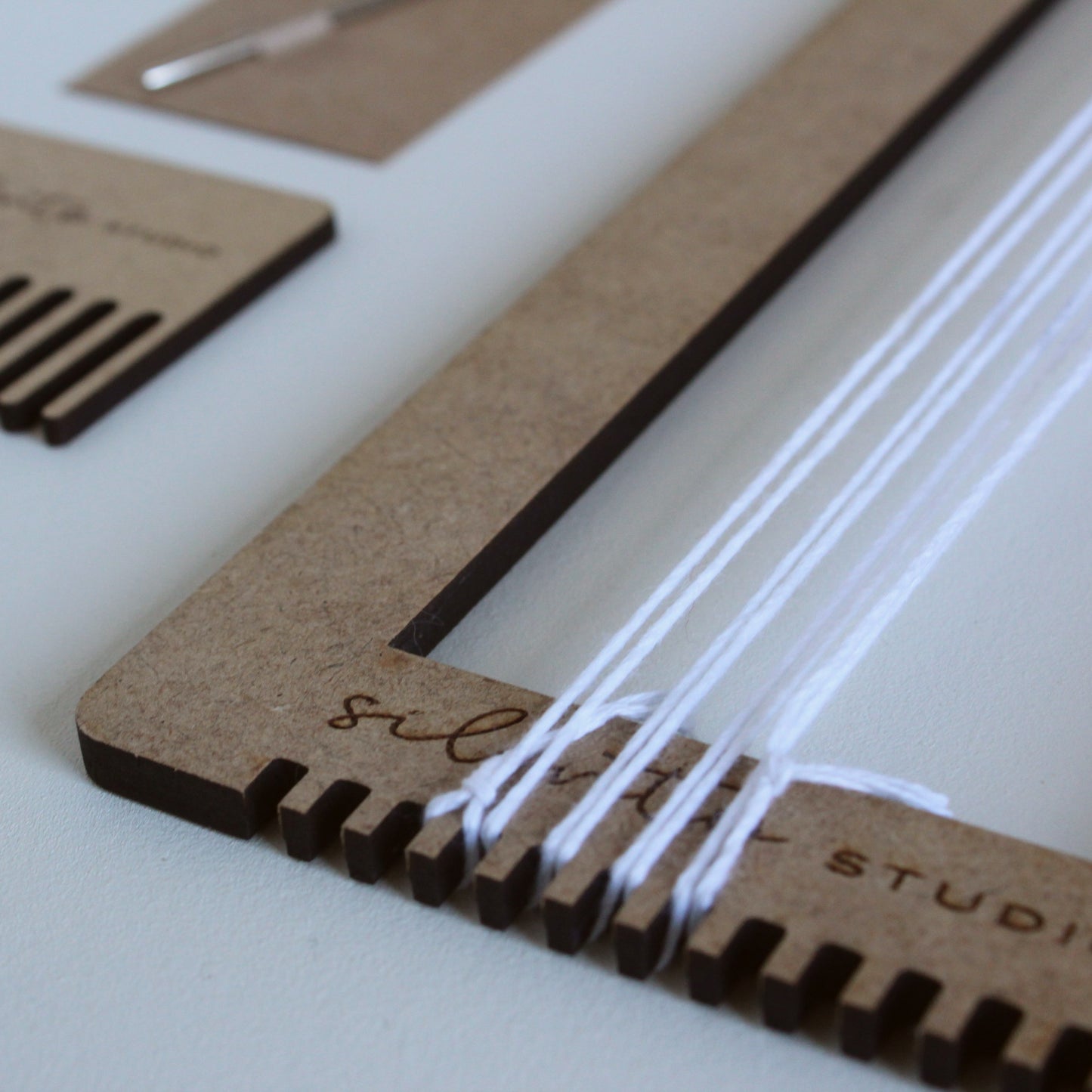 Telar de Pulseras y Separadores de Libros - Manualidades DIY