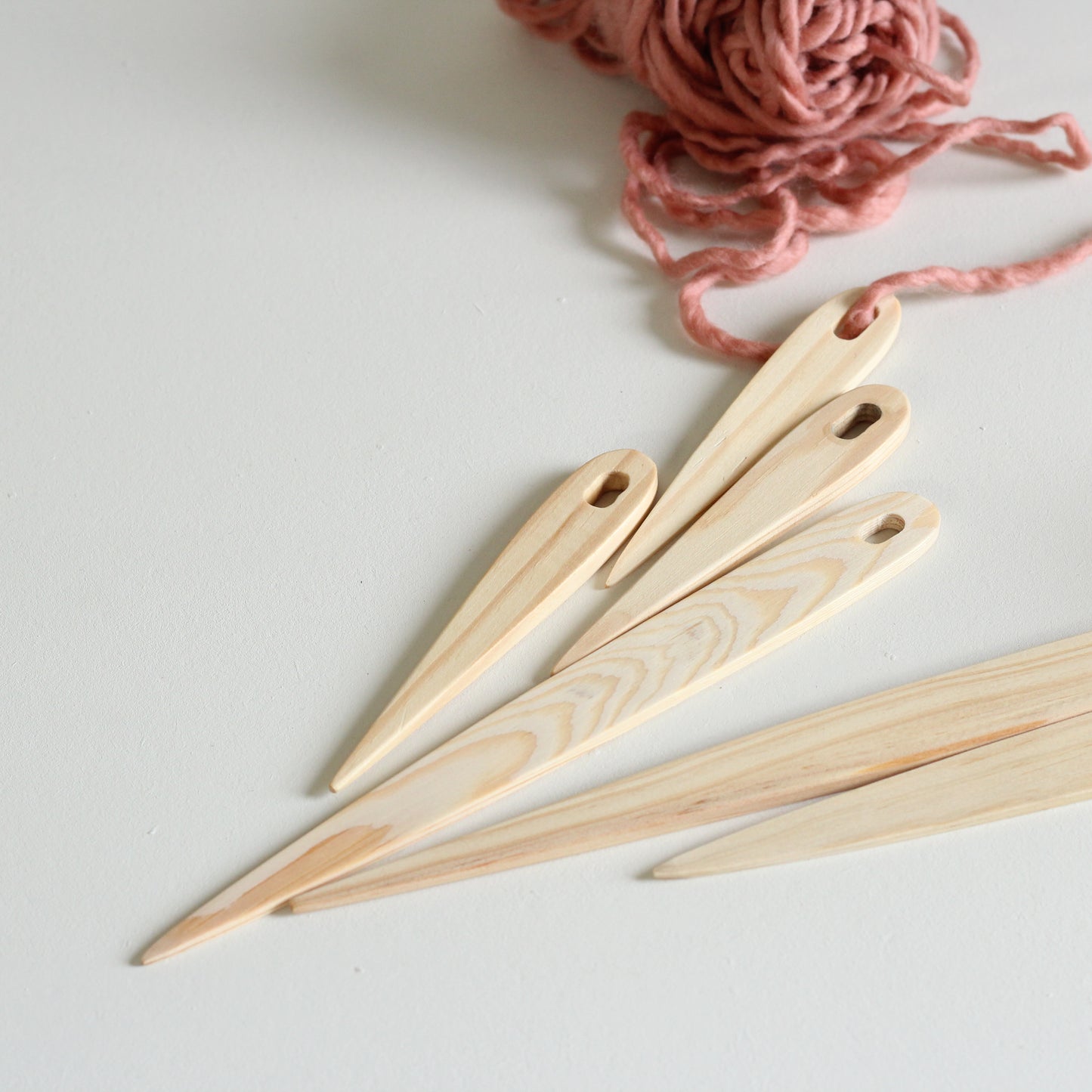 Aguja para telar de madera